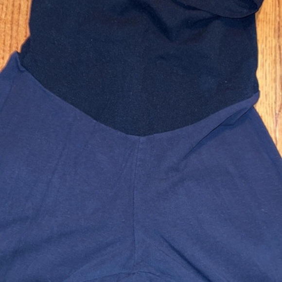 Bundle of maternity clothes - Picture 10 of 11